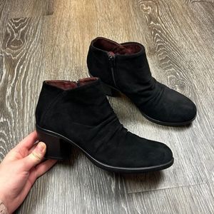 BOC Born Concepts Black Suede Fabric Uppers Ankle Booties Size 8